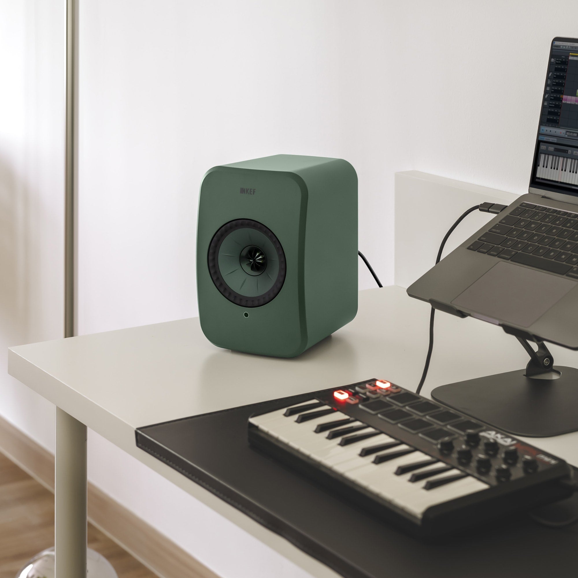 kef-lsx-ii-lt-sistema-di-diffusori-wireless-bluetooth-da-scaffale-con-streaming- image 2